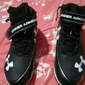 New mens under armour sz 13 black cleats football